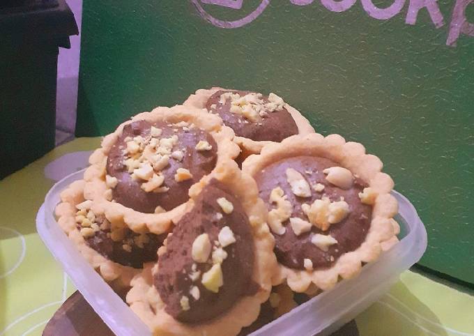 Pei kacang isi cake coklat