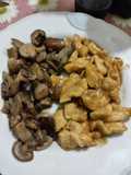 Pollo alla salsa di soia con contorno di funghi