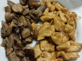 Pollo alla salsa di soia con contorno di funghi
