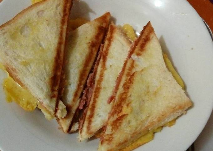 Simple Way to Make Quick Cheese and Ham sandwich