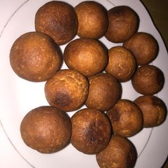 A picture of Gullisuwa by Hannah nd mmn Khaleel's kitchen.