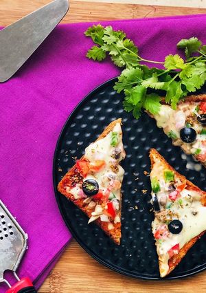 A picture of Bread Pizza.