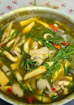 A picture of Gaeng Peraw (Northeastern Thai Bamboo Shoot Soup).
