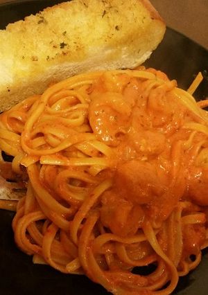 Una foto de Pasta con camarones a la diabla