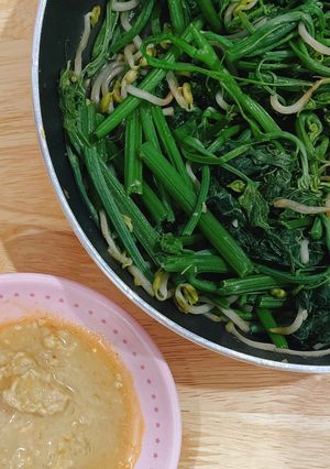 Hình của món Đọt su su xào giá.