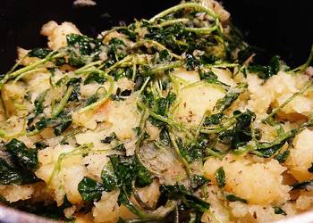 How to Prepare Appetizing Crushed Potatoes With Watercress In Olive Oil