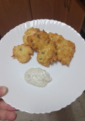 Una foto de Buñuelos de atún y marisco con alioli express