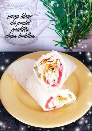 Une photo de Wrap blanc de poulet crudités chips tortillas 😋