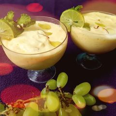 A picture of Mango smoothie with lemon.