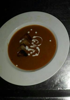 A picture of Cream of tomato soup.