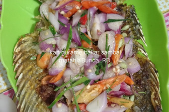 Bagaimana Membuat Ikan gurame bakar sambal matah Murah