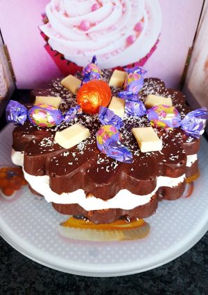 Une photo de Gâteau moelleux au chocolat 🍫 chantilly 😋
