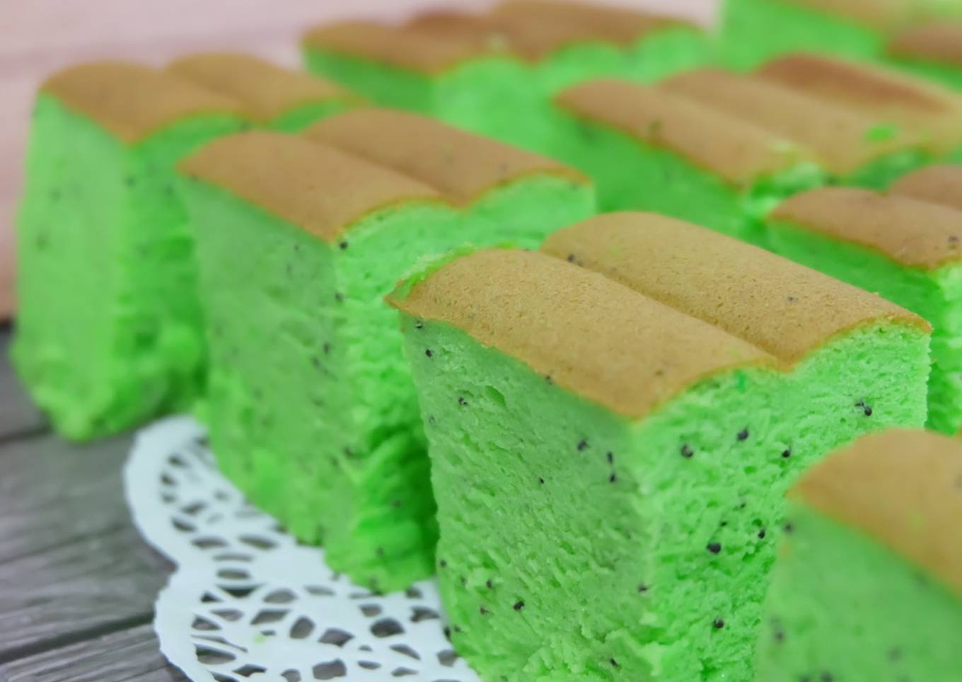 Pandan ogura with poppyseads