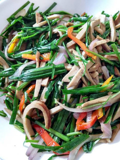 A picture of Quick Sauté: Garlic chive with semi-dry beancurd韭菜炒豆干.