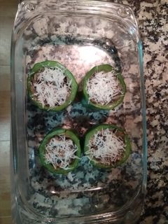 Una foto de Calabacín relleno de champiñón y bacon
