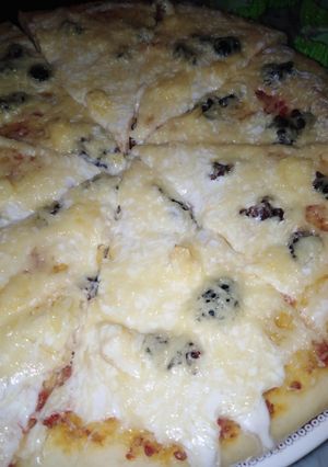 صورة لوصفة بيتزا باصلصة البيضاء روعة وخفيف 🍕🍕🍕🍕🍹😋😋