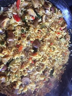 Una foto de Arroz con verduras y cúrcuma