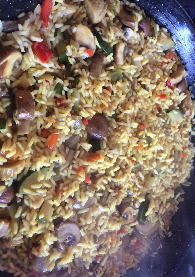 Una foto de Arroz con verduras y cúrcuma