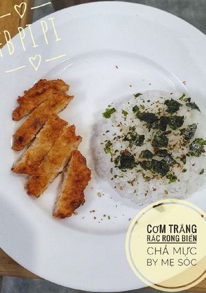 Hình của món Cơm rắc rong biển + chả mực.