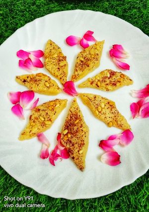 মালাই সুজি বর্ফি (Malai Suji Barfi Recipe In Bengali) রেসিপির প্রধান ছবি