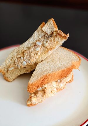 Una foto de 🥪 Sandwich de atún y huevo 🐟🍳