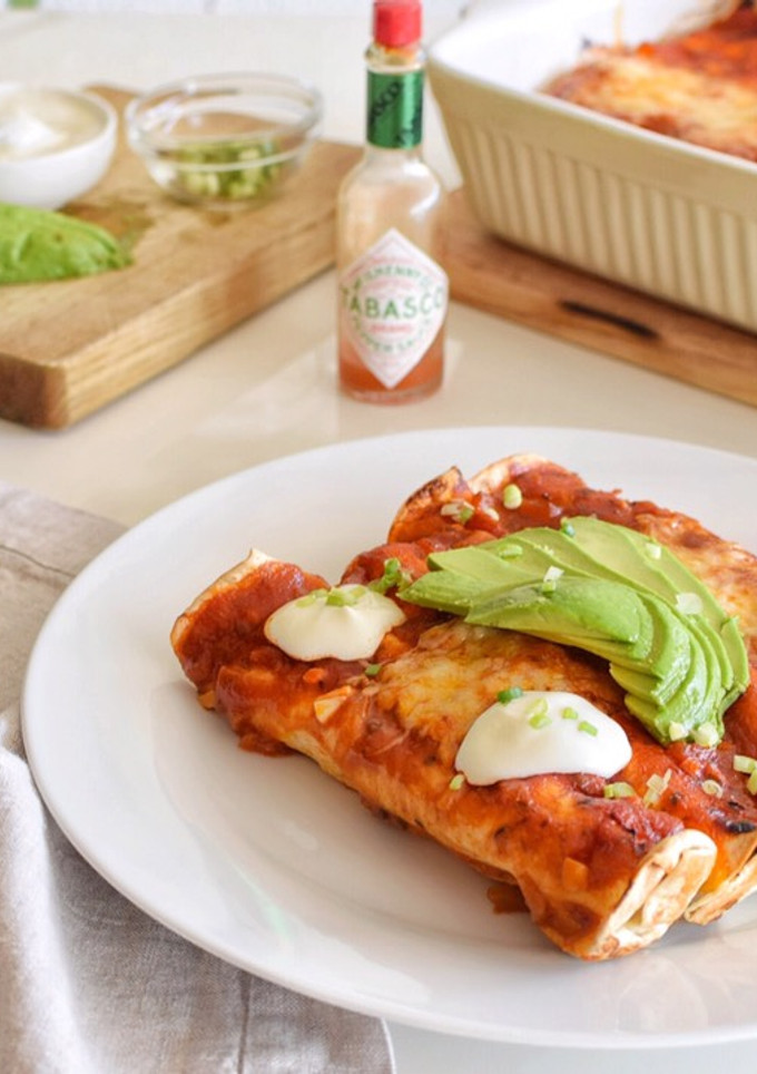 Una foto de Enchiladas de pollo en salsa roja | Comida Mexicana
