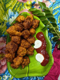 ભાતના ક્રિસ્પી ભજીયા(bhaat na crispy bhajiya in Gujarati) રેસીપી મુખ્ય ફોટો