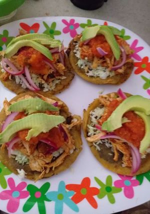 Una foto de Panuchos