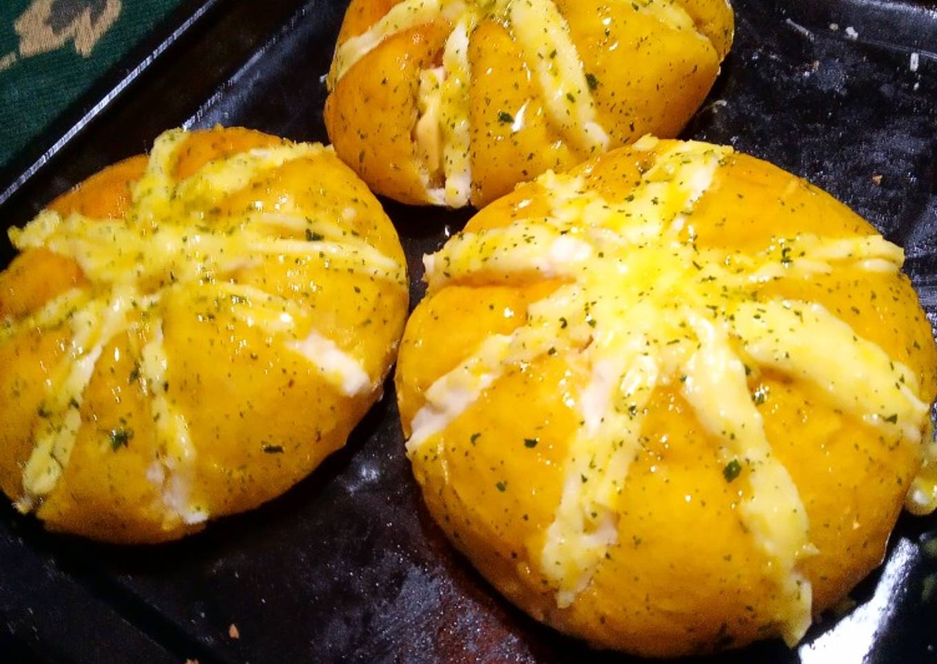 Korean garlic cheesebread