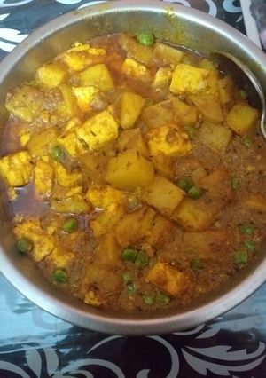 আলু মটর পনির (Alu motor paneer recipe in Bengali) রেসিপির প্রধান ছবি