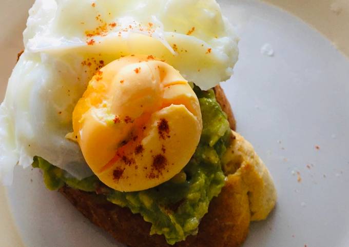 Avocado and poached egg on toast