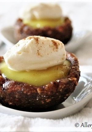 Une photo de Tartelettes mi-cuites mi-crues au lemon curd et chantilly, bio {sans gluten, sans lait, sans oeufs}