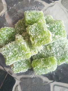 मैंगो जेली बर्फी (mango jelly barfi recipe in Hindi) रेसिपी मुख्य फोटो
