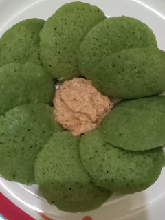 A picture of Spinach rava idli.