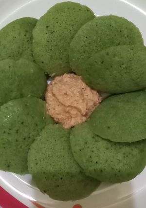 A picture of Spinach rava idli.