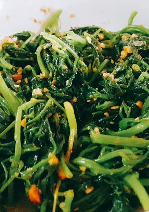 Hình của món Nộm rau muống đơn giản.