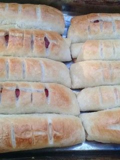 Una foto de Pan Casero (con salame o queso)
