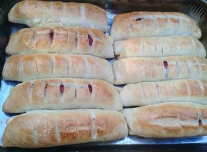 Una foto de Pan Casero (con salame o queso)