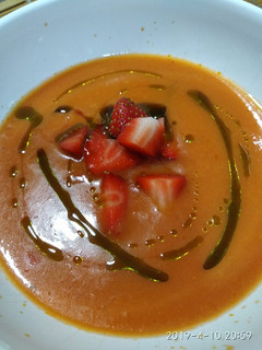 Una foto de Gazpacho de tomate y fresa