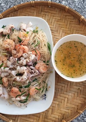 Hình của món Hủ tíu xào tôm thịt.