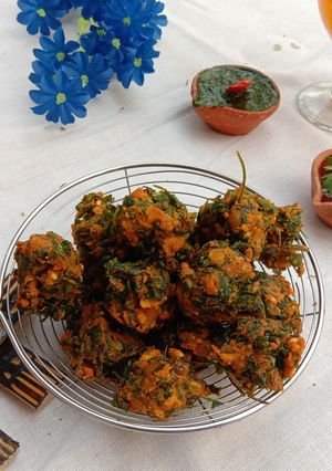 ছোলা শাকের পকোড়া.... (Chhola shaker pakora recipe in Bengali) রেসিপির প্রধান ছবি