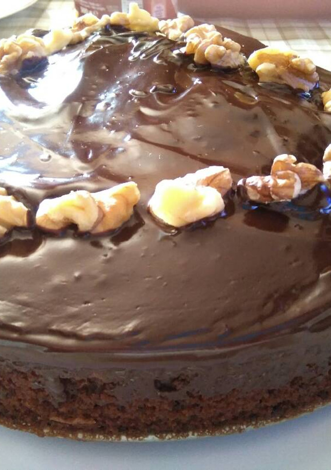 Una foto de Bizcocho de chocolate con nueces jugoso y esponjoso