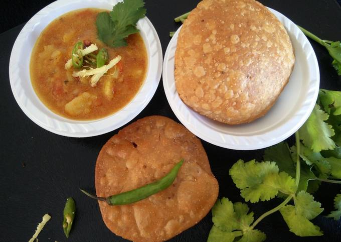 खस्ता कचौरी आलू की सब्जी (Khasta kachori aloo ki sabzi recipe in hindi)  रेसिपी बनाने की विधि in Hindi by Jyoti Tomar - Cookpad