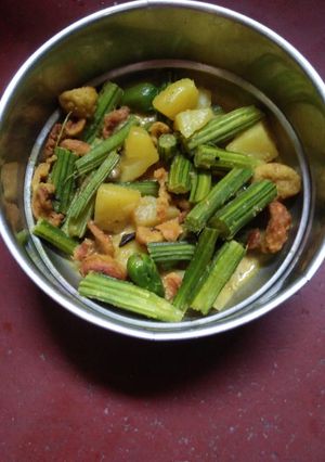 সজনে ডাঁটার চচ্চড়ি (sajne dantar chorchori recipe in Bengali) রেসিপির প্রধান ছবি