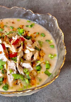 A picture of Eat Clean/ Chicken, Mushroom, and Carrot Oatmeal Porridge.