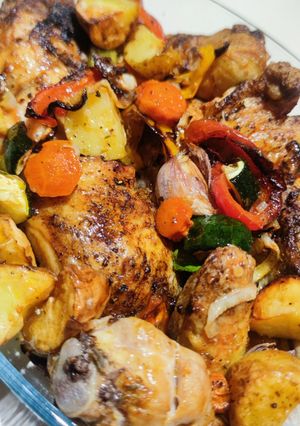 Una foto de Pollo asado con verduras (airfryer)