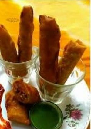 A picture of Schezwan Maggi Spring Roll.