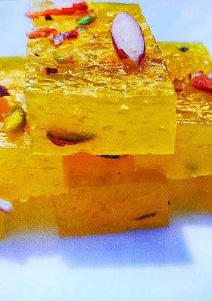 बॉम्बे-कराची हलवा (bombay karachi halwa recipe in marathi) रेसिपी चे मुख्य फोटो 