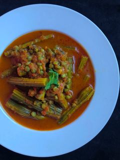 સરગવાની સીંગ અને લીલવા નું શાક રેસીપી મુખ્ય ફોટો