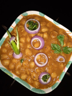 काबुली चने की सब्जी (Kabuli chane ki sabzi recipe in hindi) रेसिपी मुख्य फोटो